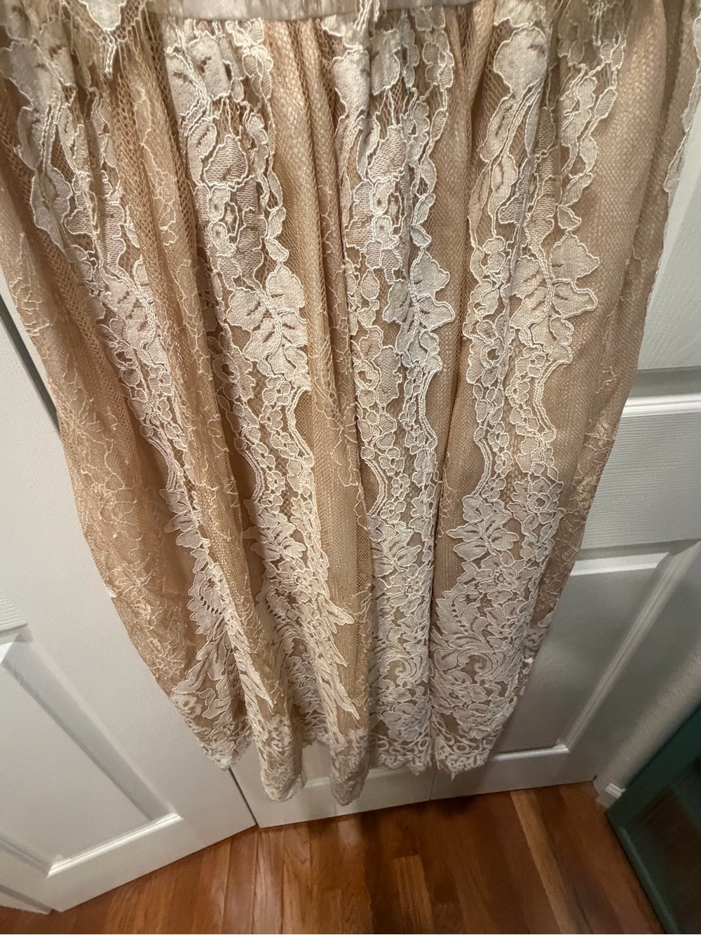 Metisu Blush Lace Overlay Midi Dress - Picture 5 of 8